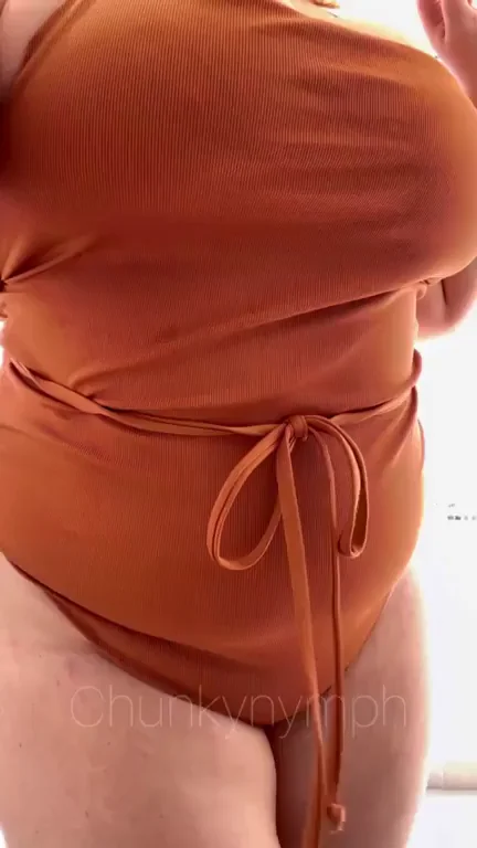 🍑 Curvy Babe's Bug-Bitten Booty Tease – Mosquitos Love This Thick Ass! 😏