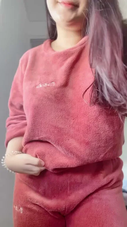 My comfy warm clothes are hiding something yummy ☺️