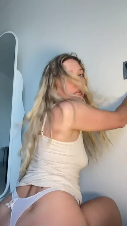 I love jiggling my booty