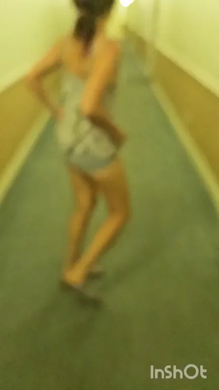 What's It Gonna Be? 😈🔥 Hot Chick Flashes Tits & Pussy in Hallway!