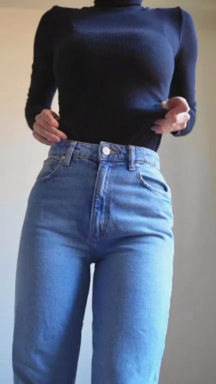 😈 Street Tease: Tiny Frame Hides Massive Tits & Juicy Ass 🍑💦