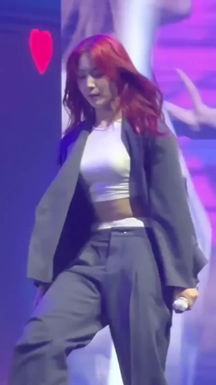 STAYC Isa's Red-Hot Suit Tease: Kpop Ass Clap Fap Fuel