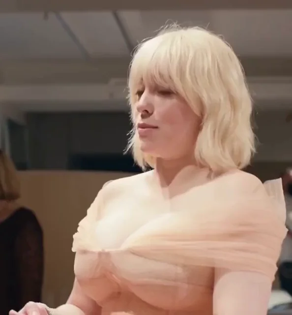 Blonde Billie cleavage