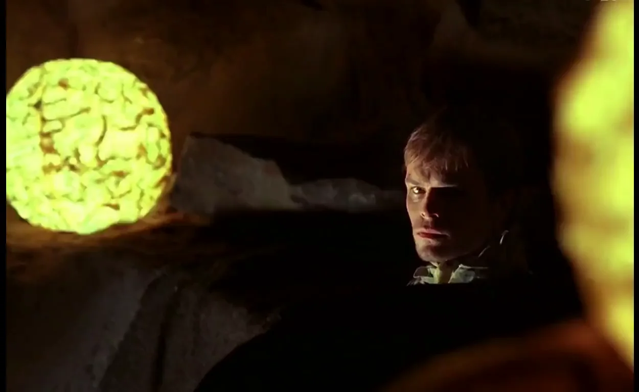 Paul Atreides' mother catches him perving - Barbora Kodetova - Dune (2000)