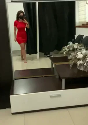 Daring Slut Strips Naked in Store Fitting Room 😈🔥