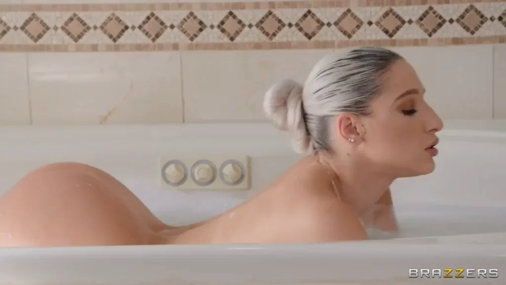 Bathtub Tease to Daddy's Bed Pounding: I Love Your Dad