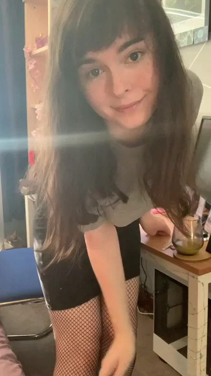 can you tell that the new girl is into you? ?