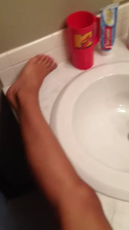 🧘‍♀️ Flexible Slut Bends for Bathroom Fuck 💦