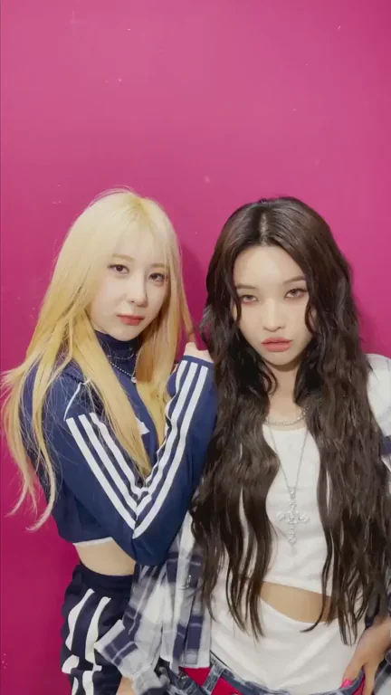 (G)I-DLE - Soyeon & Lee Chaeyeon