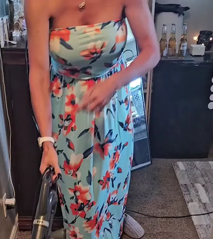 MILF Mom's Naughty Everyday Tease 😏👗💦