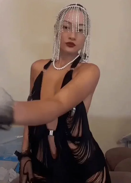 Old School Fringe Tease 💃🔥