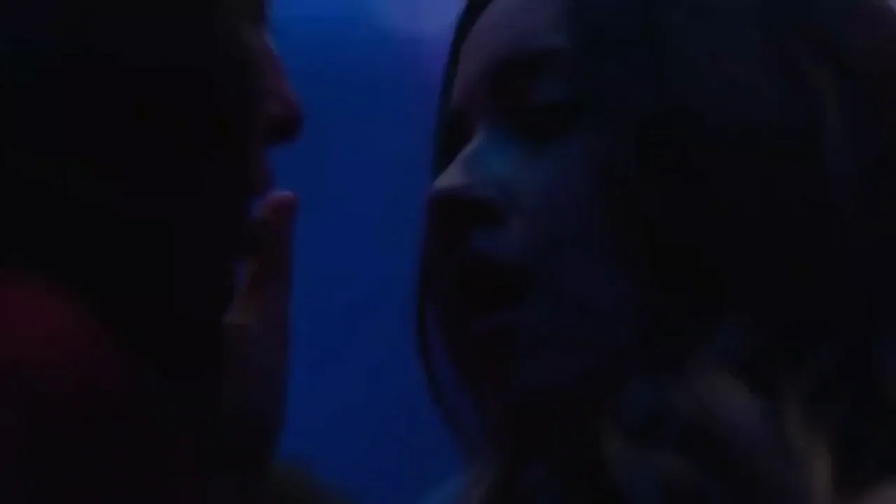 Alana & Carmen Sánchez Steamy Dyke Kiss Fest 💋🔥 Sky High Netflix Tease