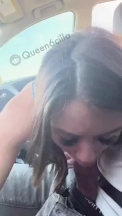 Road head makes sitting in traffic so much easier [gif]