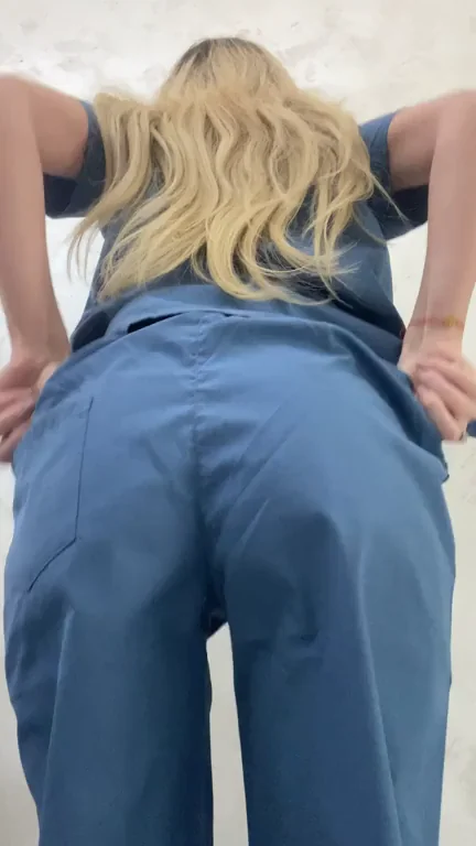 Hmm need someone to sit his Face 😈🥵