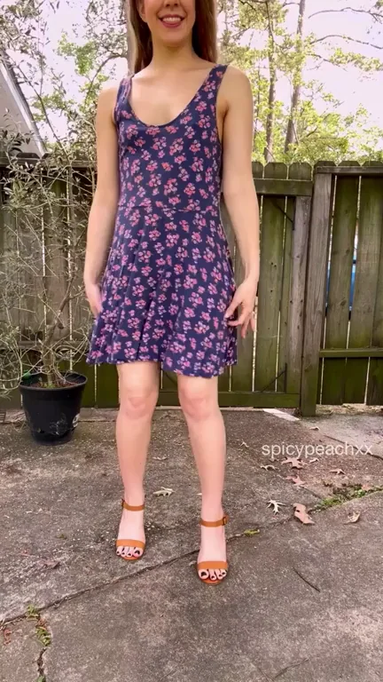 Exposing My Juicy Bare Ass Under This Tiny Dress All Day 🔥🍑