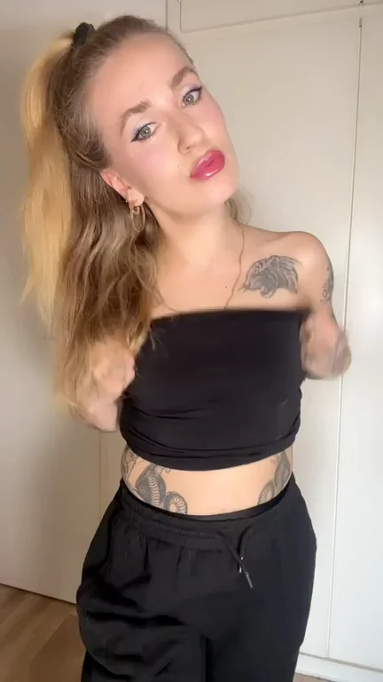 just wearing a ponytail in case you need a quick bj
