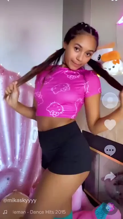 💕 Felt Super Cute in My Tight Pink Kitty Top & Booty Shorts 😍