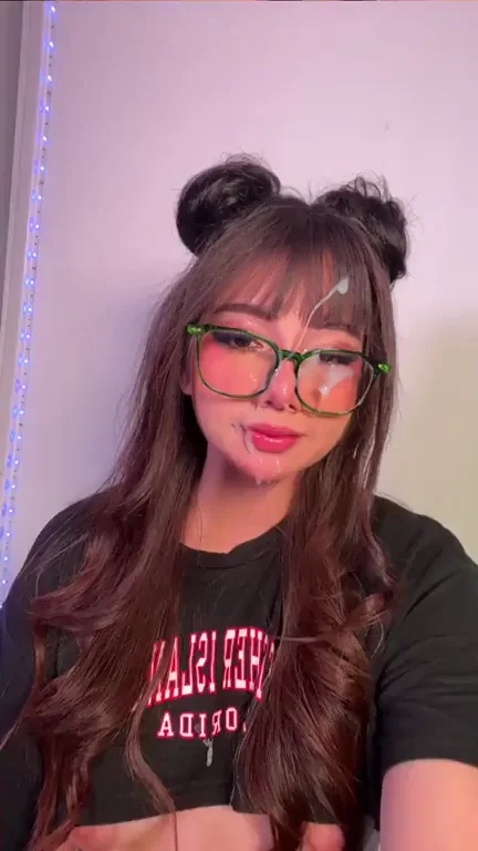 Glazed Slutty Gamer Babe 💦😍