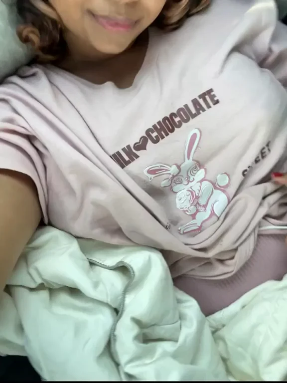 Just a thick girl playing with her 34Gs