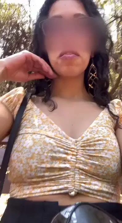 I got a pair of Hershey kisses for you to eat while we chill in the park [GIF]