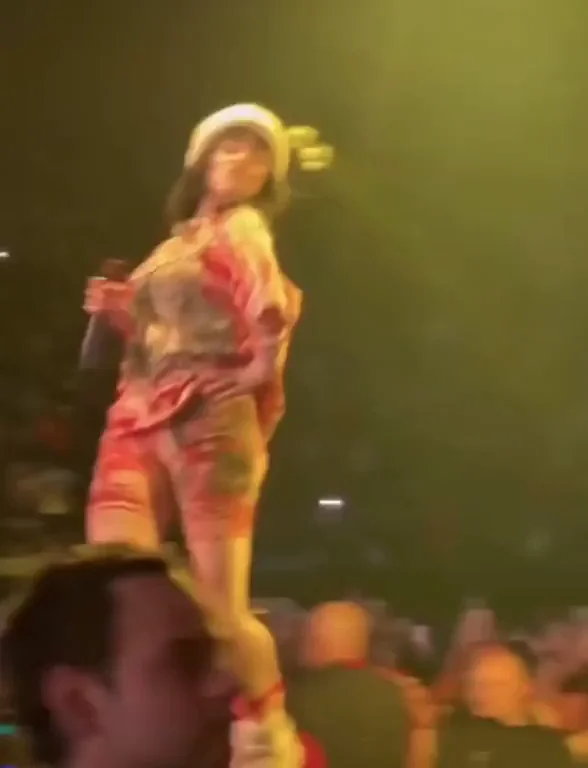 Bouncing Around & Showing Booty