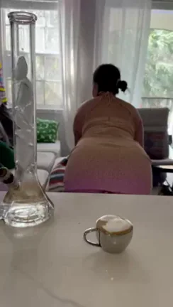 Bowl, coffee and a sexy ass gf is all we need 😁‰ [gif]