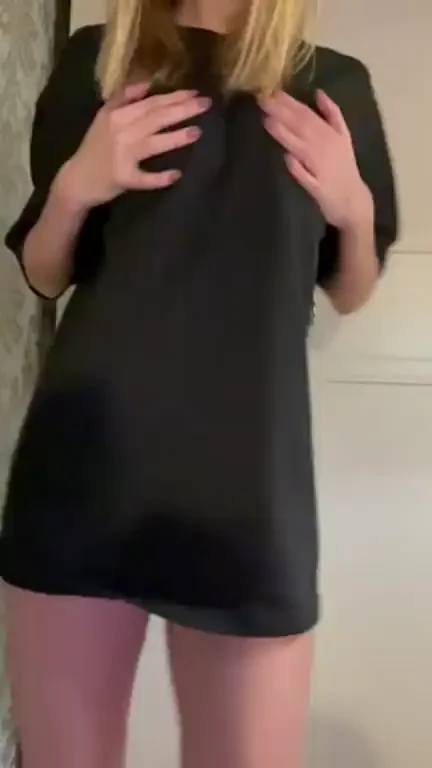 Sending Slutty Nudes for Every Upvote! 🔥🍑