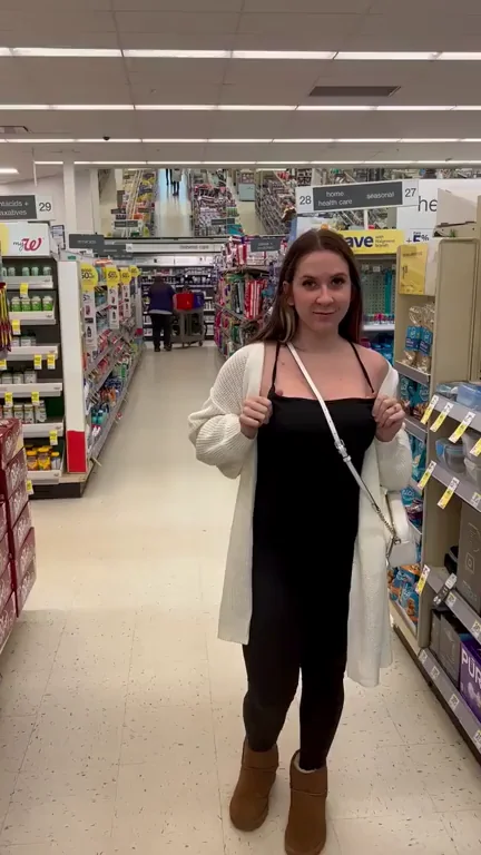 Grocery Store Tease: Curvy Babe's Risky Flash Flash