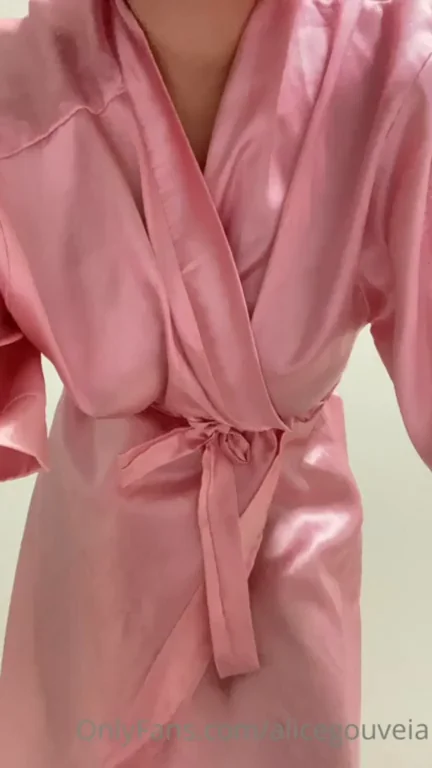 Silky Soft Latina Skin Tease 💋🌹