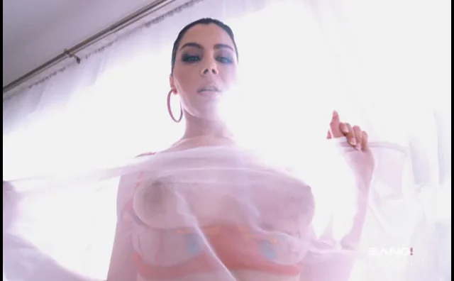 [Valentina Nappi] Gets A Massive Cock In Her Anal Scene
