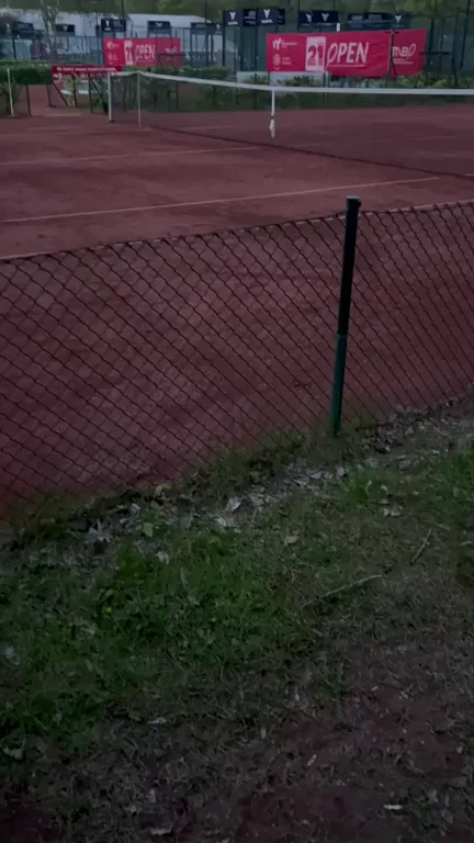 iÂ´m the best girl playing with balls and to drain them