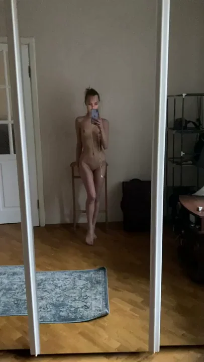 Hiiii? 😘 Petite Teen Nude Mirror Tease 💦