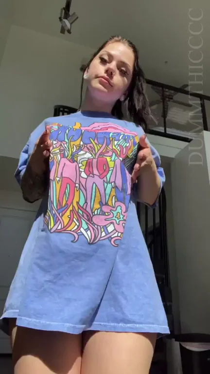 Petite Booty Babe Flashes Tits & Juicy Ass 🍑💦