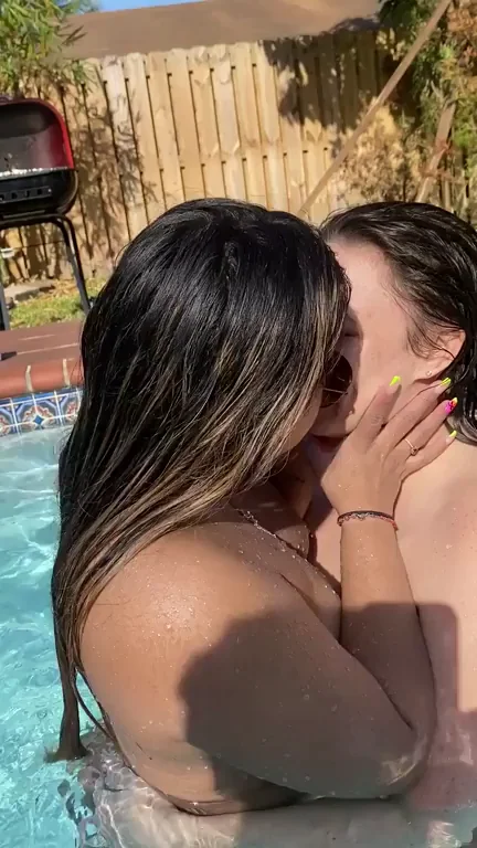 🔥 Wild Pool Party Lesbo Kisses with Slutty Girlfriends 💦👅