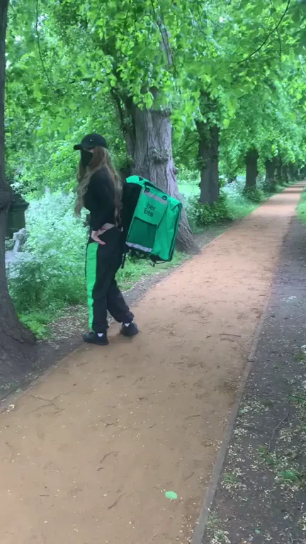 How Many Inches to Tip This Park Slut? 🍆💦