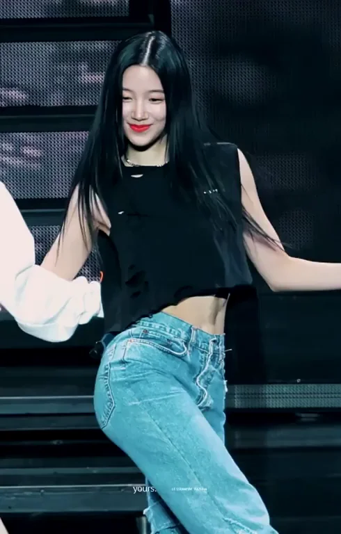 LE SSERAFIM - Kazuha & Chaewon