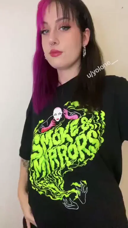 Hope you're in the mood for small pale goth tits 😁˜