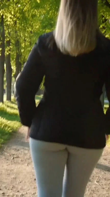 F.lashin.g in the park ðŸ’ ðŸŒ ⌀ Yesterday we spent a sunny evening in the park. My jacket was too warm. So I slowly opened the zipper... 🤤 ðŸ’ Of course I recorded the whole zipper opening scene...