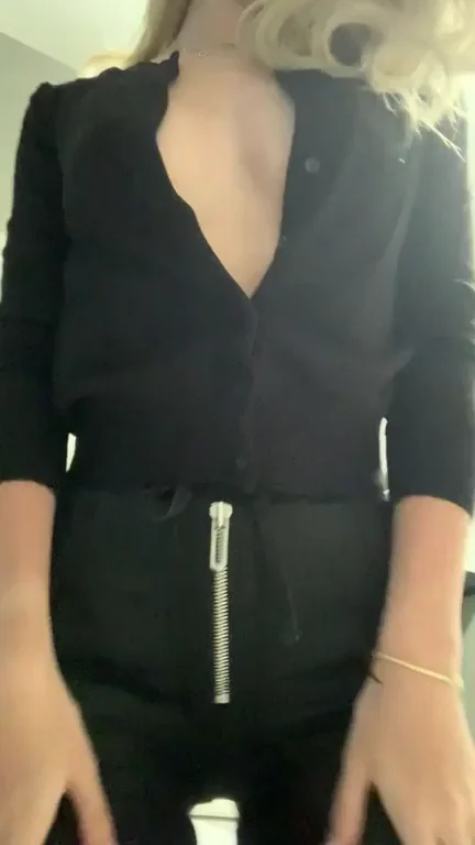 Heyy you dropped your pen, Lemme grab it for you xx