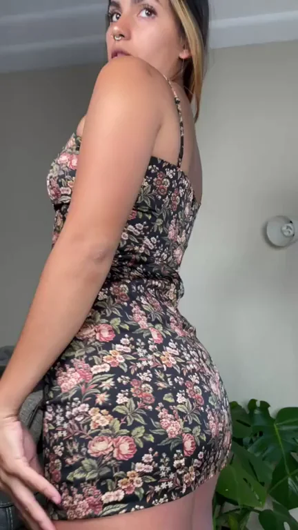 Pantyless Tease: Curvy Slut Lifts Tight Floral Dress for Pussy Flash
