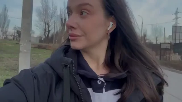 Wanna Let This Slut Fix Your Hard Boner in Public? 😈🍆