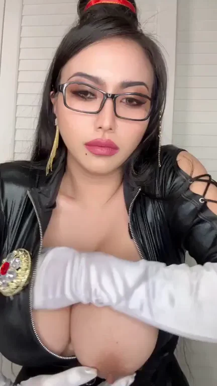 🍑 Juicy Asian Bayonetta Cosplay Tease: What Cosplays Turn You On? 🔥