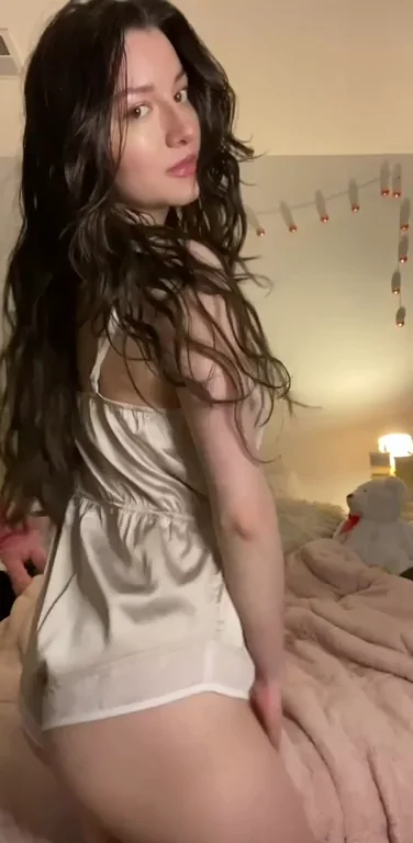 Petite Teen Slut Begs: Fuck My Tight Ass Raw? 🍑💦