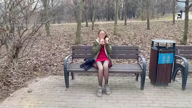 🔥 Outdoor Slut Teasing on Park Bench 😈