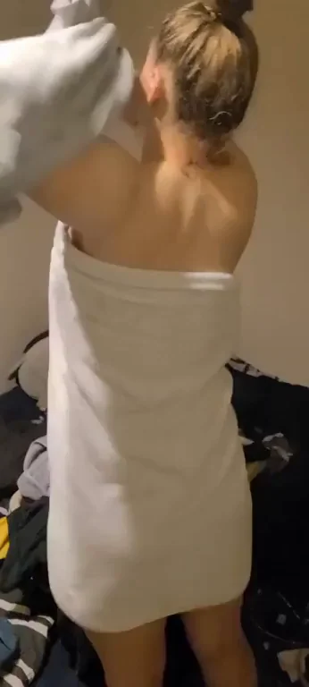Dropping the towel off my freshly showered ass [f]