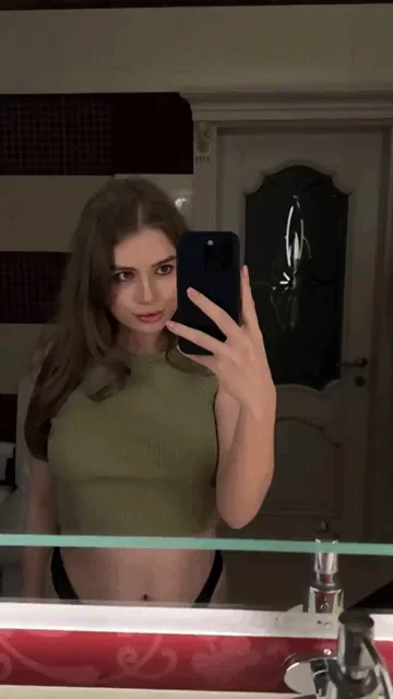 Girlfriend's Sneaky Nude Tease 😈📱💦