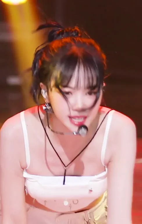 LE SSERAFIM - Chaewon