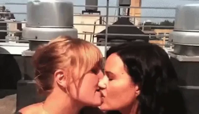 Malin Akerman and Carla Gugino's Steamy Rooftop Lip-Lock