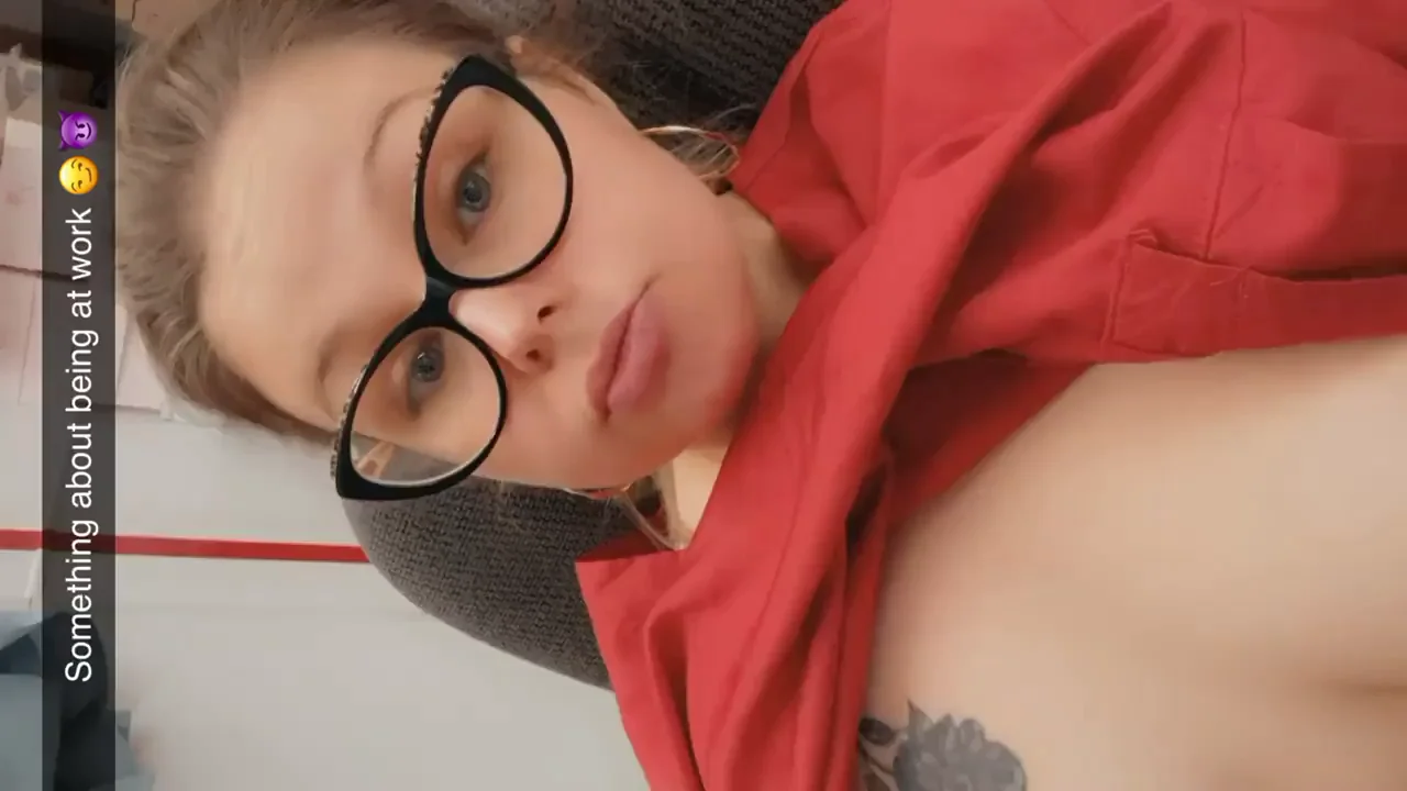 Work Slut Spreading Pussy & Tits 😈💦👅