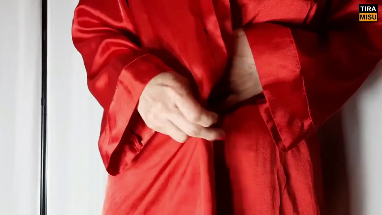 🔥 Red Silk Slut Spreads Her Juicy Pussy Wide! Full PH Link Below 😈